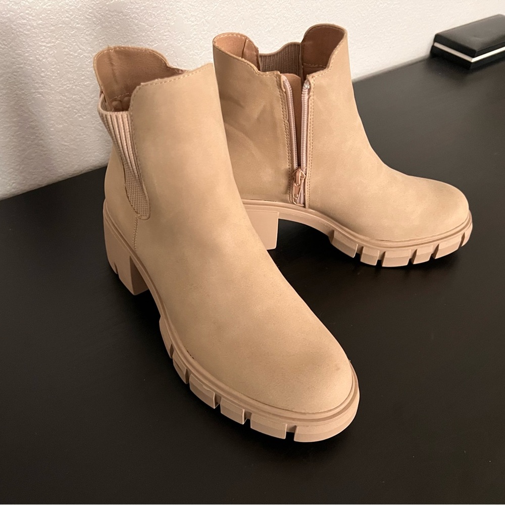 Madden Girl Women’s Tessa Chelsea Boot - Sand | Size 7.5 | Brand New, Never Used